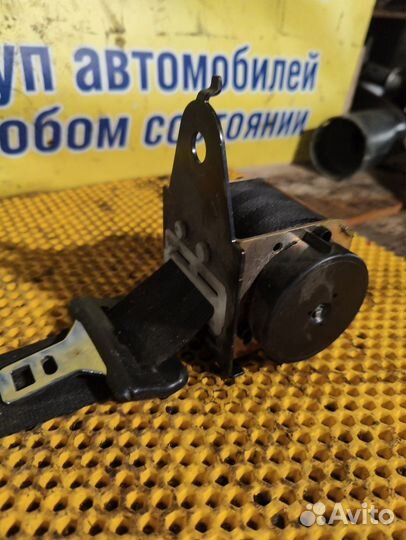 Ремень безопасности Nissan Primera