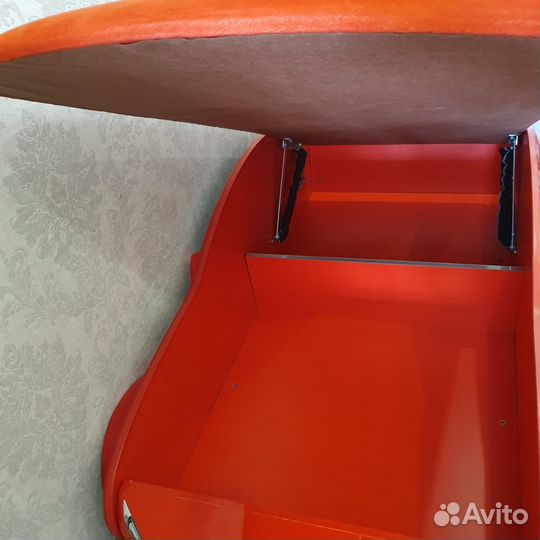 Детская кровать машина с подъёмным механизмом