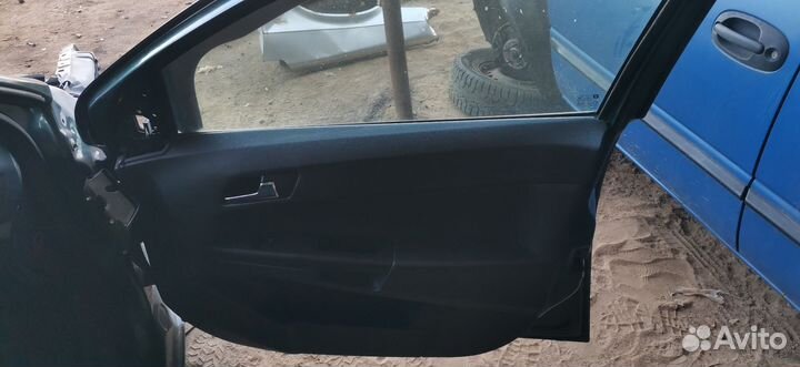 Правая пассажирская дверь Opel Astra H универсал