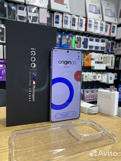 Vivo iQOO 13, 16/512 ГБ