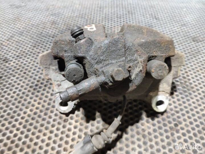 Суппорт передний передний левый Volkswagen Passat