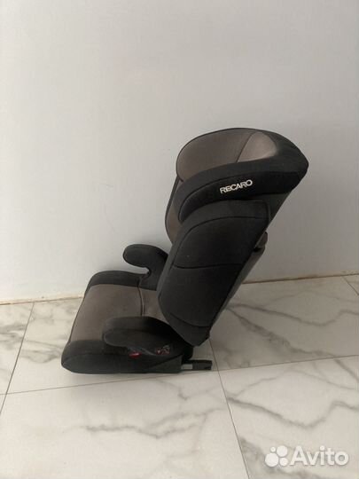 Автомобильное детское кресло recaro