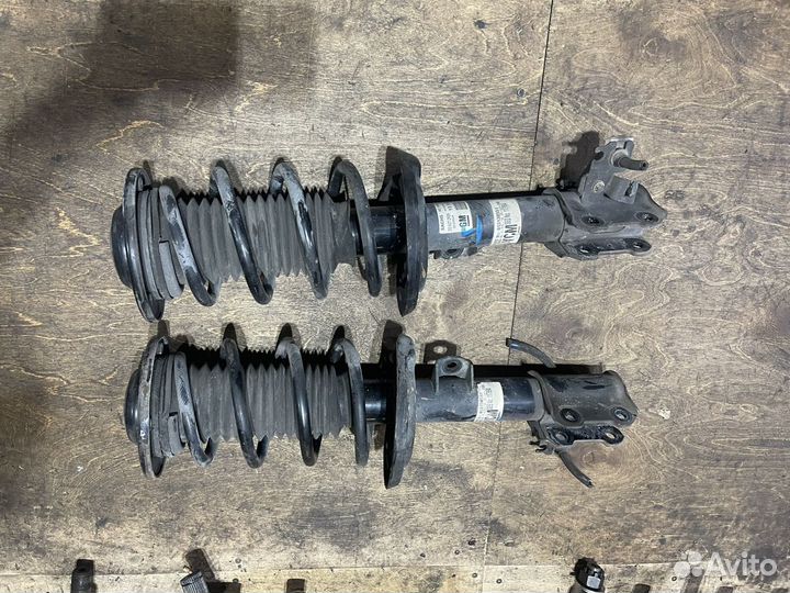 Передние амортизаторы Opel Vectra C в сборе