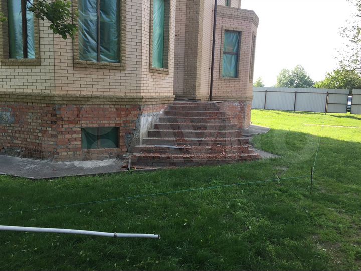 Дом 380 м² на участке 8 сот.