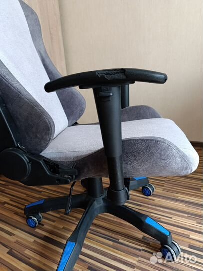 Игровое компьютерное кресло