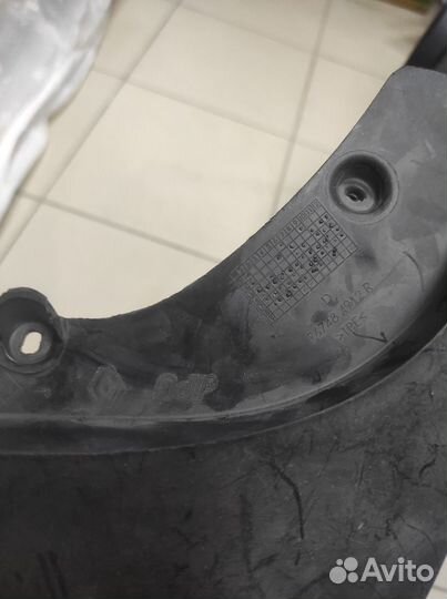 Брызговик задний правый renault sandero (2014)