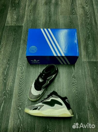 Кроссовки Adidas