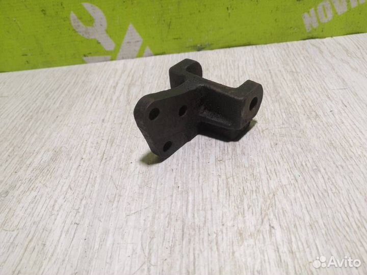 Кронштейн генератора Шкода Фелиция