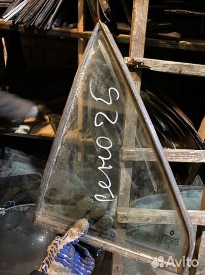 Форточка задняя правая renault 25