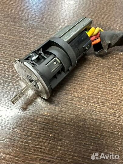 Замок зажигания Renault Logan 1.6 K7M 2012