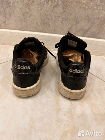 Кроссовки adidas