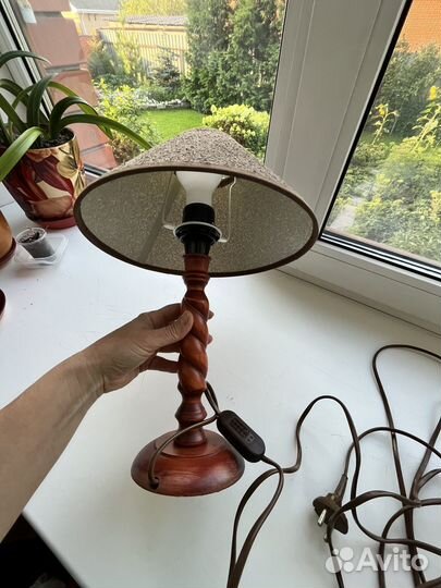 Настольная лампа