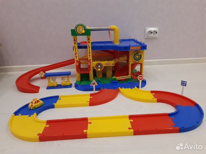 Детская парковка-гараж для машинок