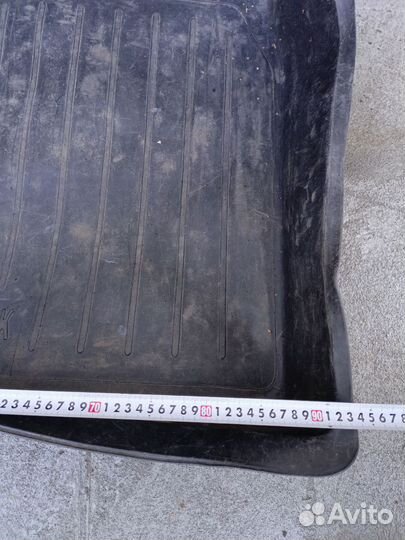 Резиновая ванночка в багажник машины