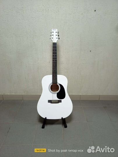 Акустическая гитара