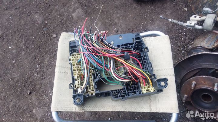 Блок предохранителей салона Toyota Dyna