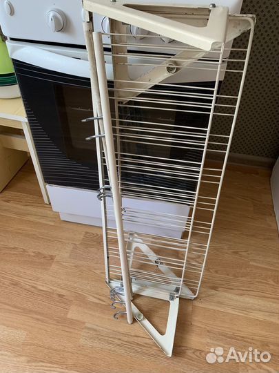 Вешалка с полками металлическая настенная