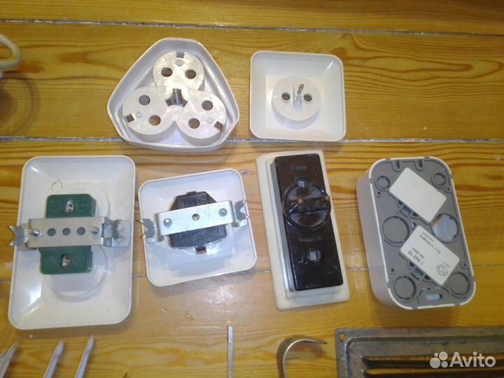 Нужные полезности: мебельные уголки, удлинитель и