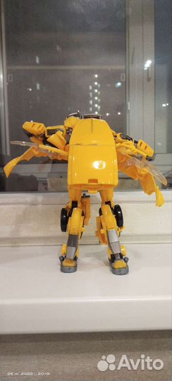 Робот машина Бамблби