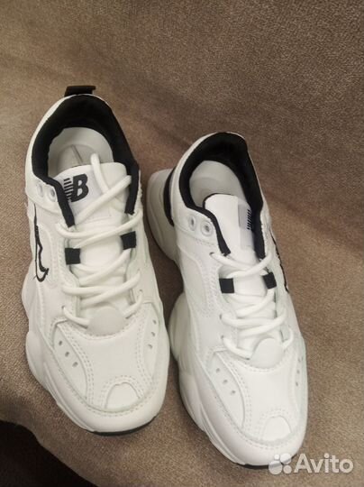 Кроссовки женские