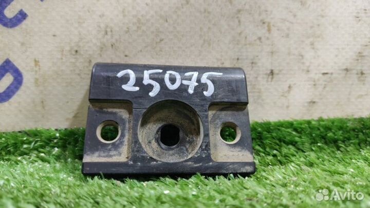 Крепление полки багажника Hyundai Santa Fe