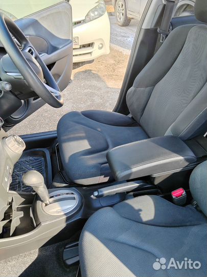 Подлокотник Honda Fit 2008-2013