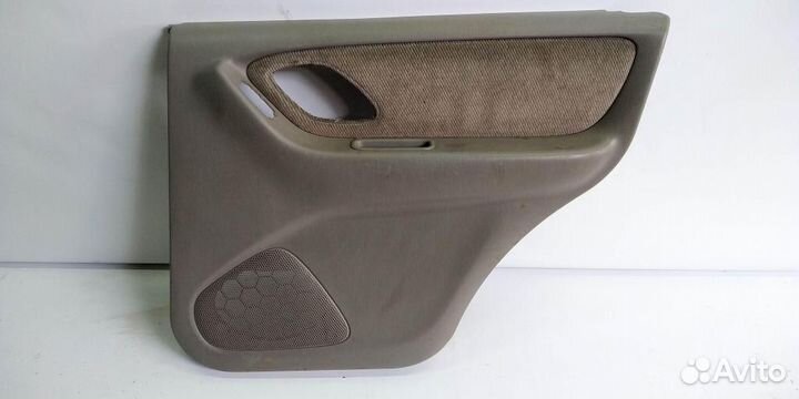 Обшивка двери задней правой Mazda Tribute 01-07г