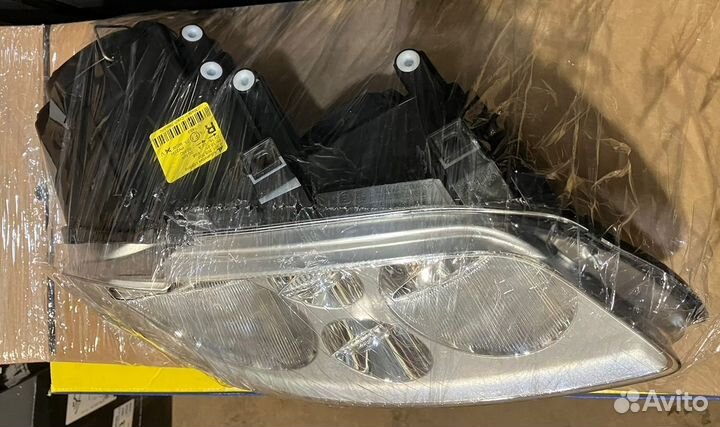 VW Touran 03-06 Фара magnetti marelli правая