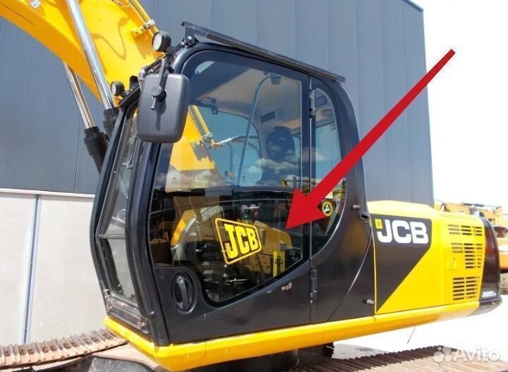 Стекло лобовое на экскаватор JCB JC 220