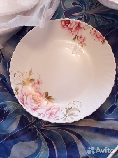 Сервиз столовый из тарелок, 18 предметов