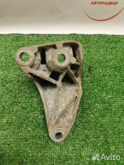 Кронштейн двигателя Ford Fiesta MK6 1.4 spjc 2012