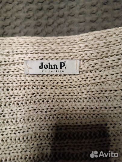 Вязаная накидка на плечи