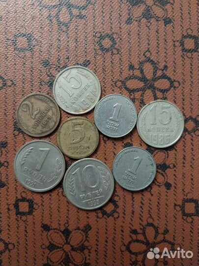 Много монет