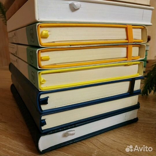 Ежедневники недатированные, разные бренды, с резин