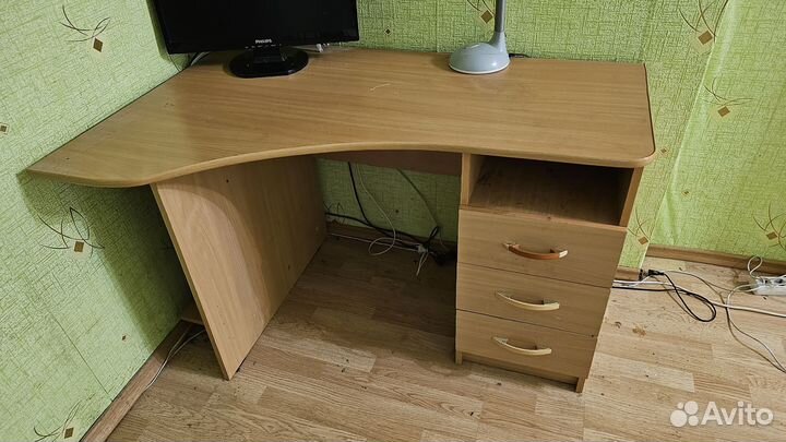 Компьютерный стол