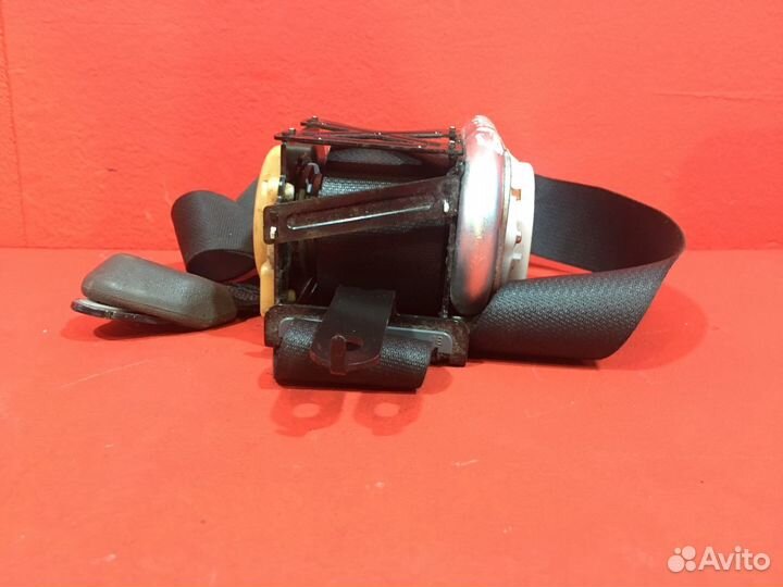 Ремень безопасности передний правый Nissan