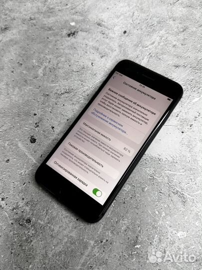 iPhone 8, 64 ГБ