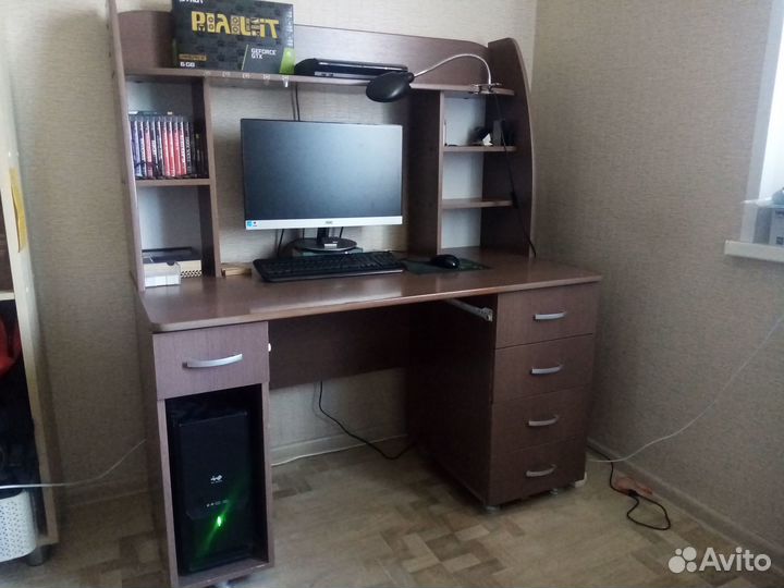 Компьютерный стол