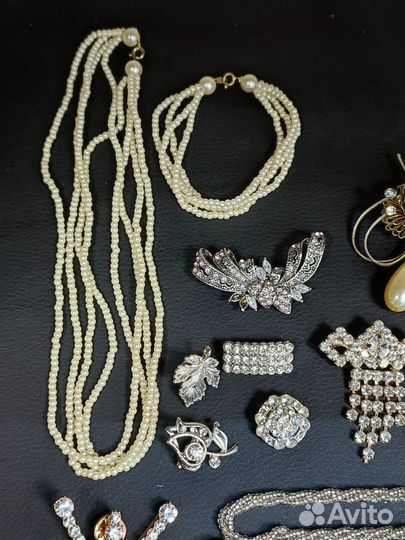 Бижутерия брошь серьги бусы 24 предмета