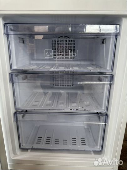Двухкамерный холодильник Beko