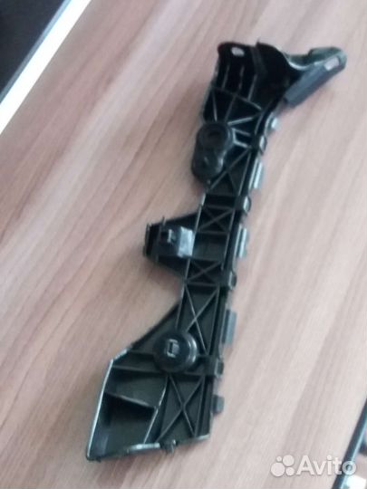 Кронштейн заднего бампера правый Mazda 3