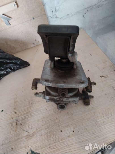 Главный тормозной кран камаз