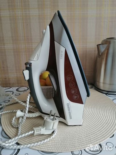 Утюг Redmond