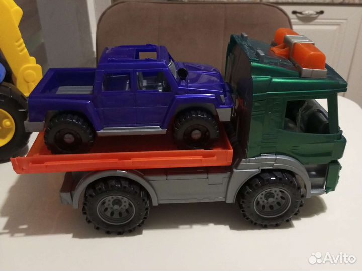 Трактор игрушки