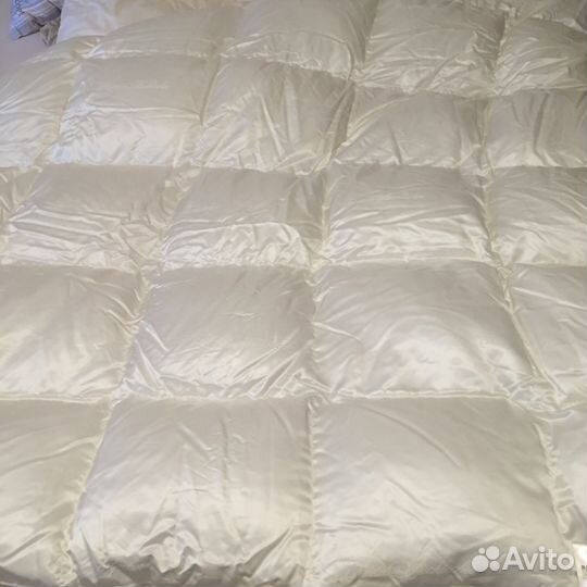 Одеяло элитное, пуховое в шелке Кристиан Фишбахер