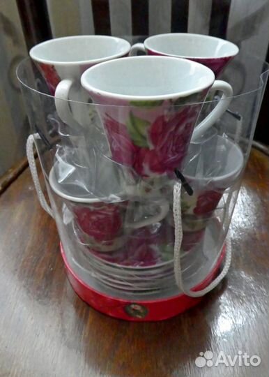 Набор кофейных чашечек с блюдцами