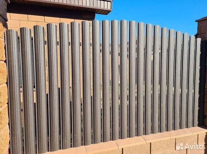 Забор из евроштакетника