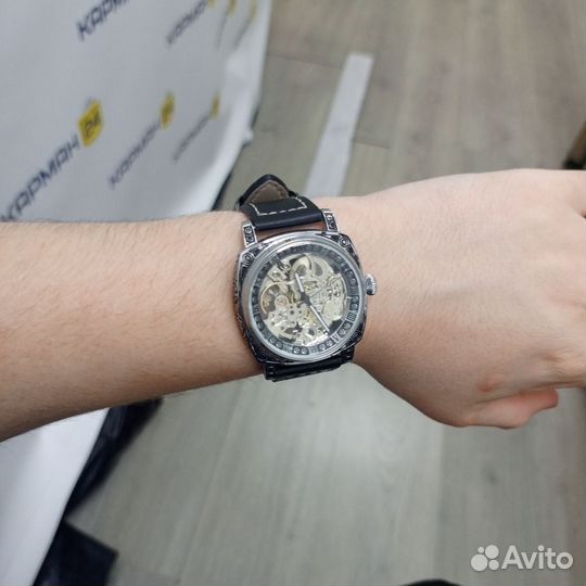 Часы-скелетоны Tevise