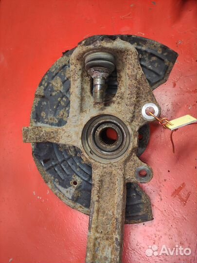 Передний поворотный кулак Mercedes W164