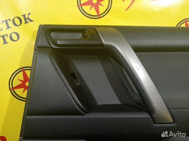 Обшивка двери задняя правая Toyota Land Cruiser